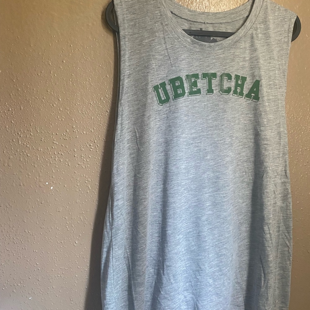 Gray sleeveless shirt .